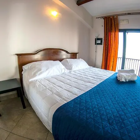 Apartment Charming In Capo Mulini With Sea View 50 M² Capomulini