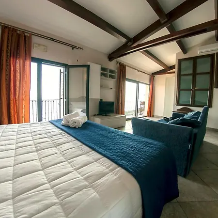 Charming In Capo Mulini With Sea View 50 M² Apartment